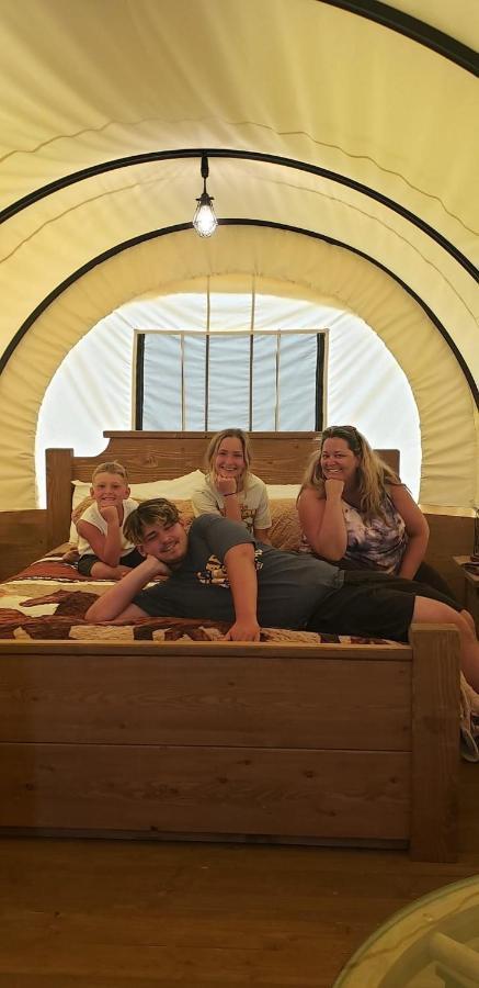 Smoky Hollow Outdoor Resort Covered Wagon Sevierville Exterior photo